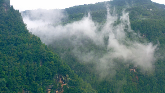 4K实拍云雾缭绕的大山森林视频视频