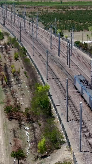 中国首条运煤重载铁路大秦铁路150秒视频