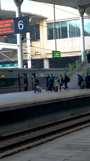 京沪高铁复兴号抵达站台实拍济南站38秒视频
