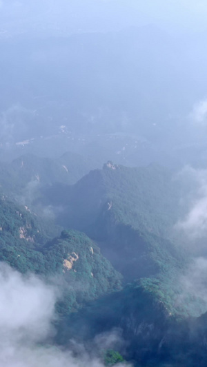中国山脉云海航拍天空空镜19秒视频