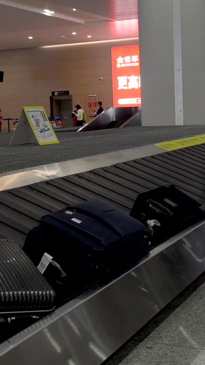 机场行李托运输送带农民工23秒视频