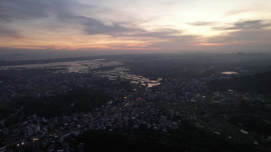 航拍夕阳下的乡村视频