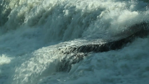 河水下游浪花实拍视频37秒视频