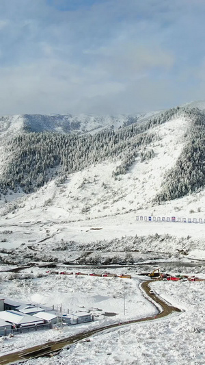 航拍高原山脉雪景视频高海拔54秒视频