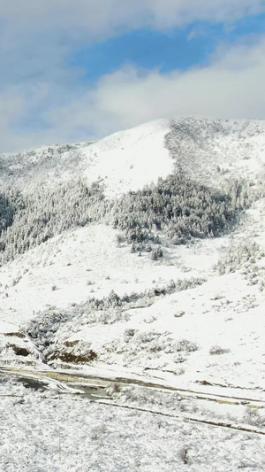 航拍高原山脉雪景视频自然风光54秒视频