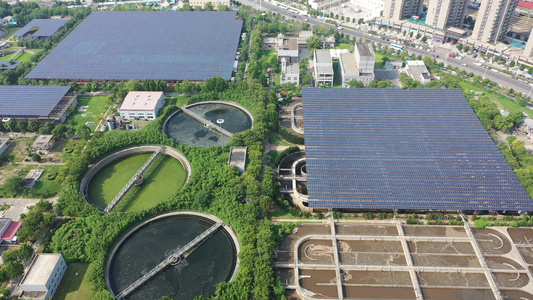 航拍郑州五龙口污水处理厂光伏电站太阳能板太阳能光伏山地光伏电站光伏新能源电站太阳能充电太阳能视频