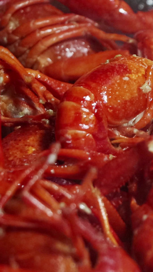 油淋小龙虾美食实拍视频金黄小龙虾50秒视频