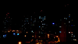 晚上在城市闪电56秒视频