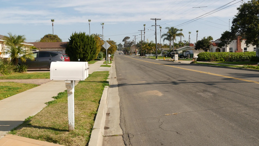 城市郊区街道上的房屋,加利福尼亚usa.通用建筑,Los Angelaes附近的住宅区视频