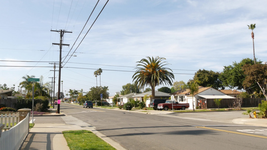 城市郊区街道上的房屋,加利福尼亚usa.通用建筑,Los Angelaes附近的住宅区视频