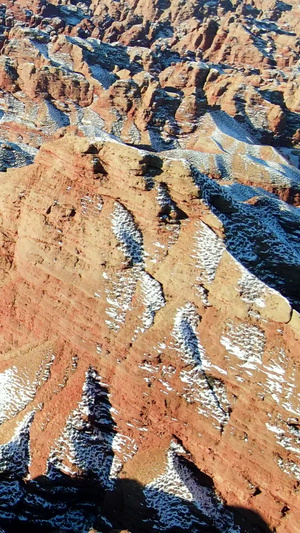 实拍甘肃张掖初春雪后的平山湖大峡谷穿梭27秒视频