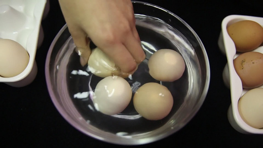 清洁鸡蛋表面视频