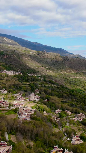 航拍阿坝州著名旅游景区丹巴甲居藏寨全景传统文化73秒视频