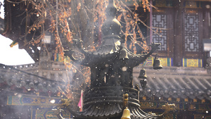 慢镜头升格拍摄清明节寺庙民俗祭祀上香香炉4k素材58秒视频