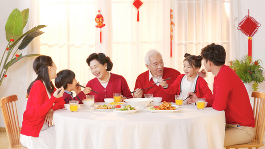 4k春节一家人吃年夜饭视频