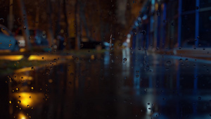雨天的玻璃窗夜色灯光15秒视频
