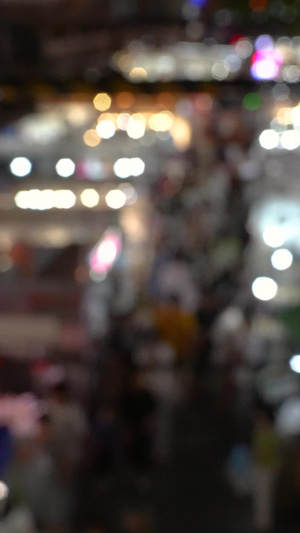 航拍城市夜晚熙熙攘攘逛街购物消费的人群素材夜景素材59秒视频
