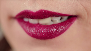 性感女人嘴唇有口红和光彩9秒视频