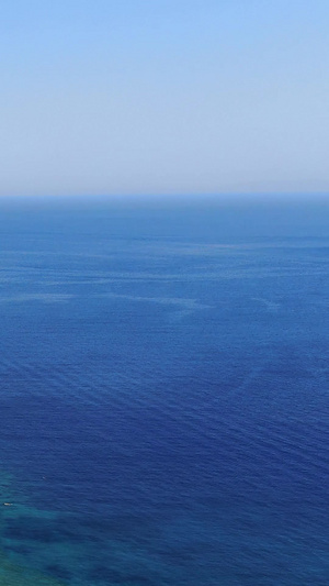 航拍蔚蓝色的地中海海岸线旅游目的地46秒视频