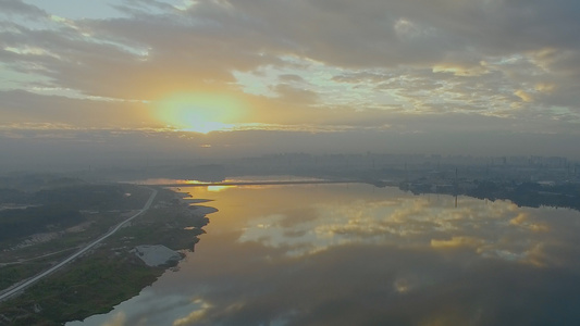 镜面湖景日出日落4K航拍视频