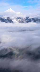 航拍梅里雪山云雾缭绕大自然视频