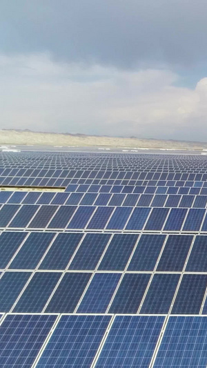 太阳能发电航拍山地光伏电站光伏新能源电站太阳能板45秒视频