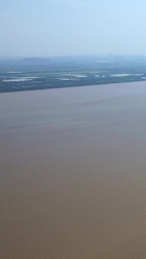 高空航拍汛期中的钱塘江 洪水泛滥35秒视频