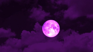 粉红月亮满月在夜空中升起橙色云朵移动过14秒视频