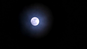 满月在乌云中42秒视频