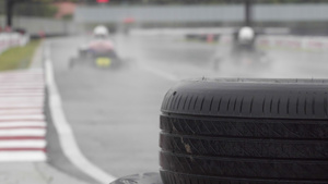 在赛道上用雨轮胎提高卡塔特速度19秒视频