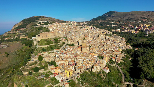 卡卡莫西西里岛有诺曼城堡的中世纪意大利城市在西西里视频