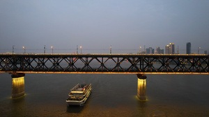 航拍城市公铁两用桥梁武汉长江大桥道路灯光夜景车流街景4k素材74秒视频