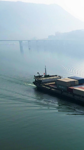 航拍城市长江货轮满载集装箱向前行驶奔流不息视频