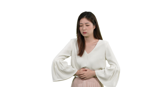 4k女生腹痛生理痛不舒服动作白底视频视频