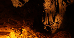 山洞中的岩石洞穴9秒视频