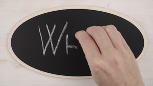 在黑板上用粉笔写49秒视频