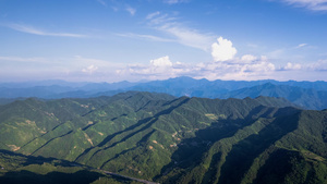 航拍陕西秦岭中国南北方分界线青山山脉蓝天白云延时摄影7秒视频