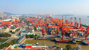 4K航拍广州货运码头港口视频素材35秒视频