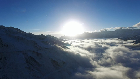 折多山雪山云海日出视频