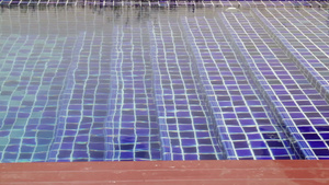 游泳池的瓷砖台阶6秒视频