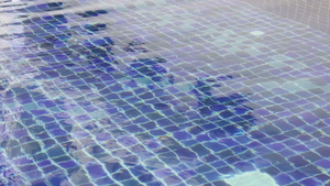 蓝色游泳池马赛克瓷砖地板9秒视频