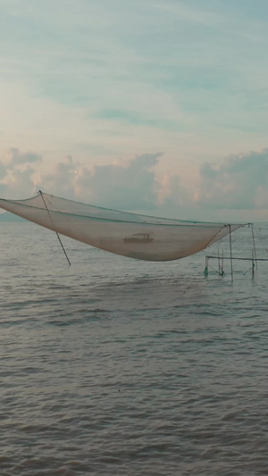 渔船晒鱼网空境场景亚洲人28秒视频