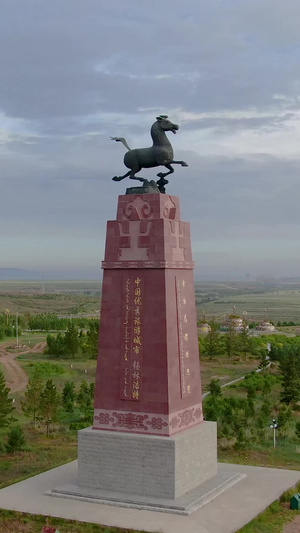 航拍锡林浩特市旅游地标铜奔马内蒙古122秒视频