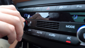 汽车中控台空调温度调节10秒视频