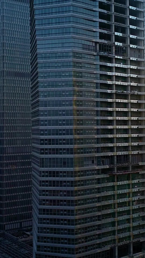 正在施工中的摩天大楼青岛第一高楼海天中心航拍艺术渲染52秒视频