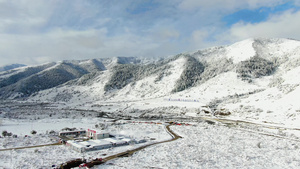 航拍高原山脉雪景视频54秒视频