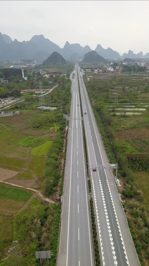 竖拍竖屏桂林高速公路风景高速城郊高速竖构图视频44秒视频