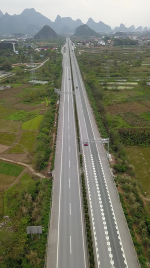 竖拍竖屏桂林高速公路风景高速城郊高速高速路免费44秒视频