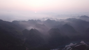 湘西早晨烟雾缭绕山林日出4k航拍镜头32秒视频