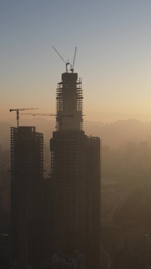 航拍城市清晨迷雾日出32秒视频
